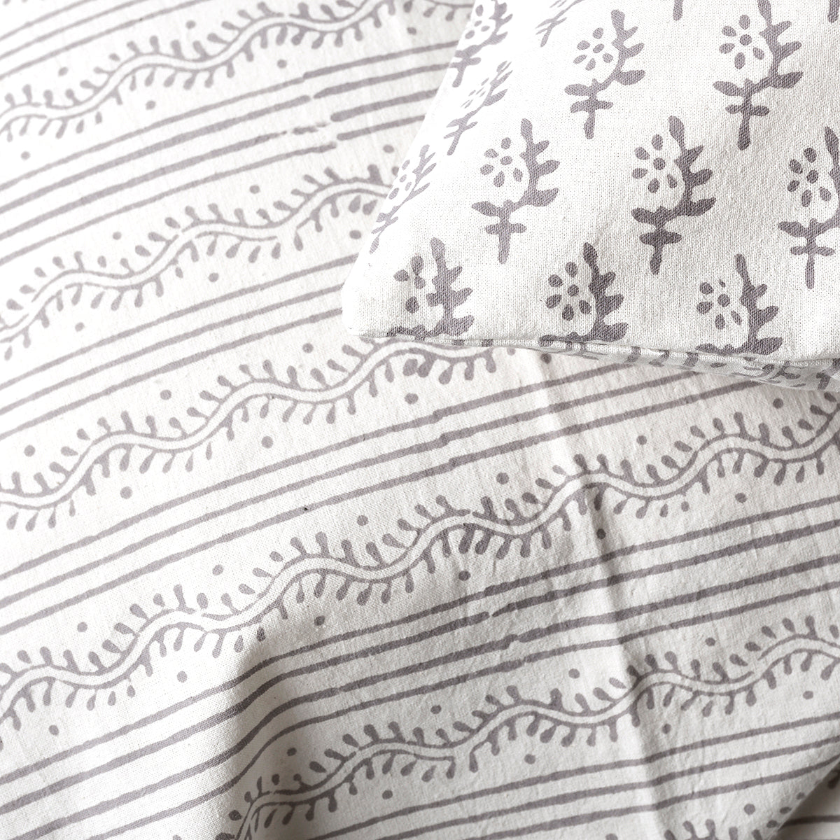 Tilonia® King Duvet Set - Centipede Stripe & Sprig in Grey